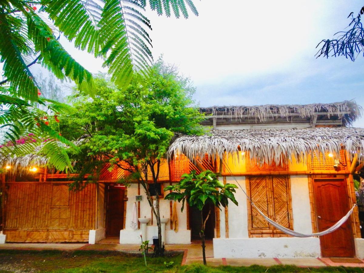 Cabalonga Ecoadventure Hotel Puerto Cayo Exterior photo
